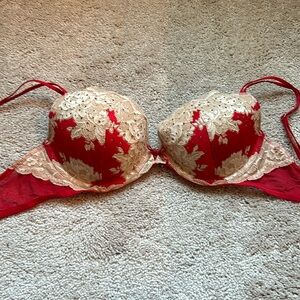 Victoria’s Secret push-up bra size 34D as about a cup